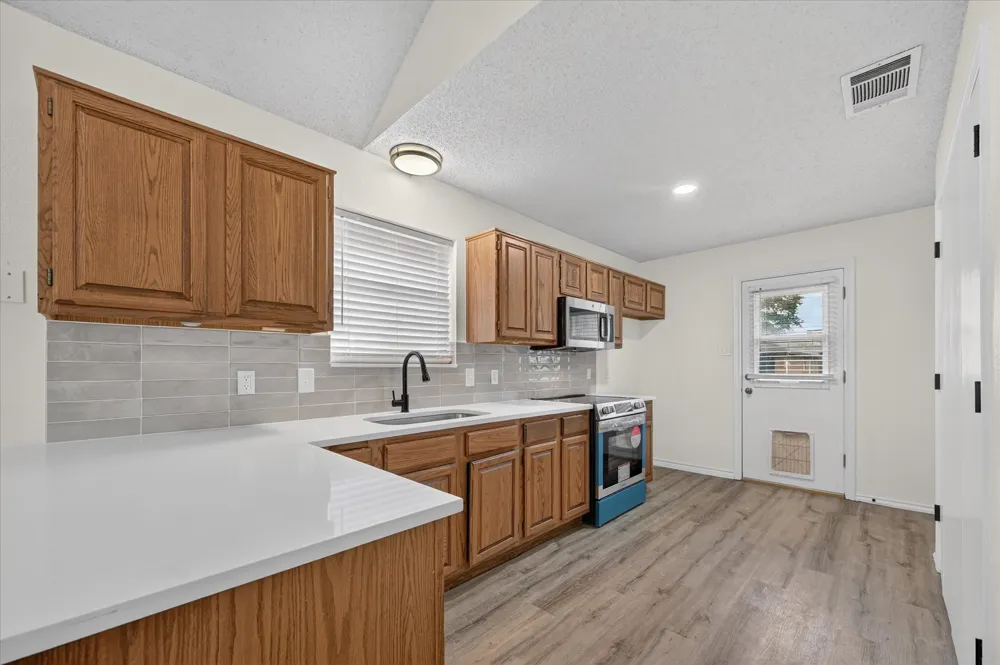 753 Red Oak Drive Lewisville, TX 75067