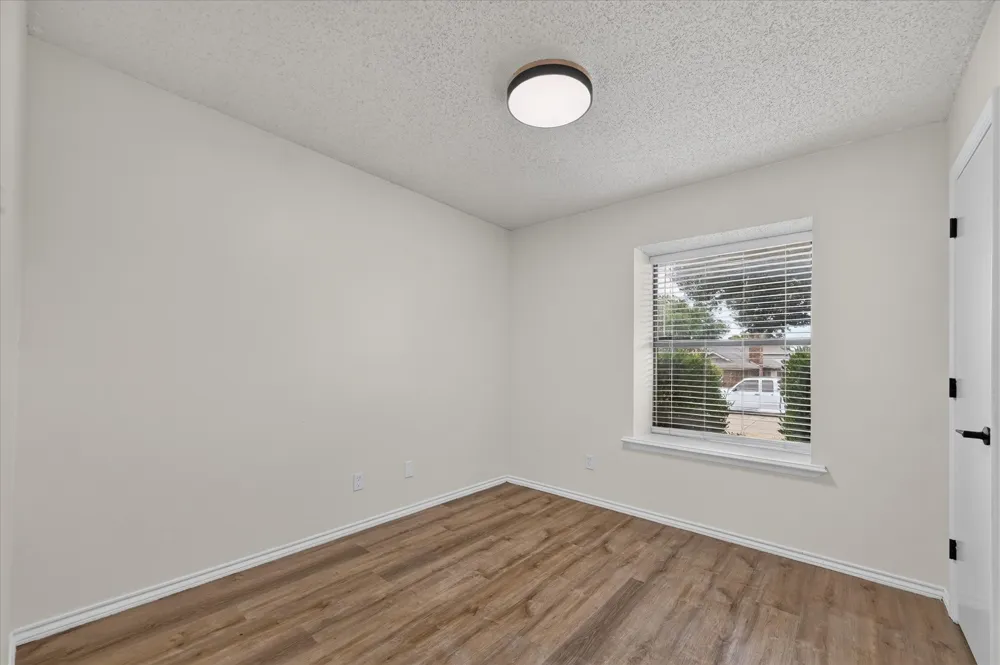 753 Red Oak Drive Lewisville, TX 75067
