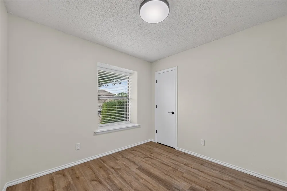 753 Red Oak Drive Lewisville, TX 75067