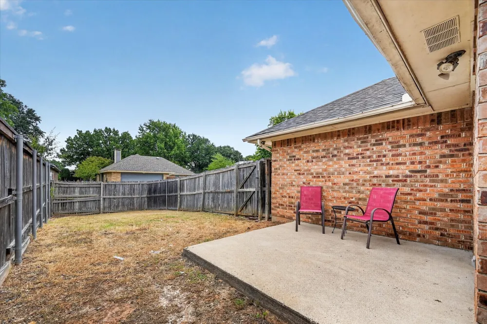 753 Red Oak Drive Lewisville, TX 75067