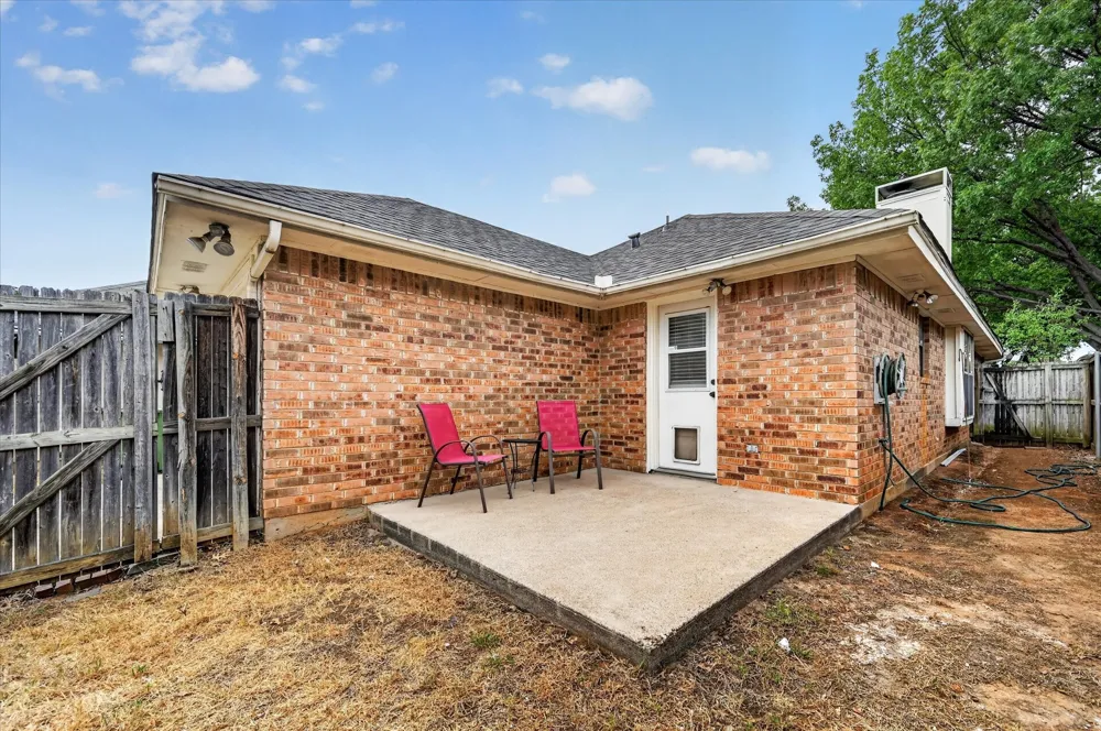 753 Red Oak Drive Lewisville, TX 75067