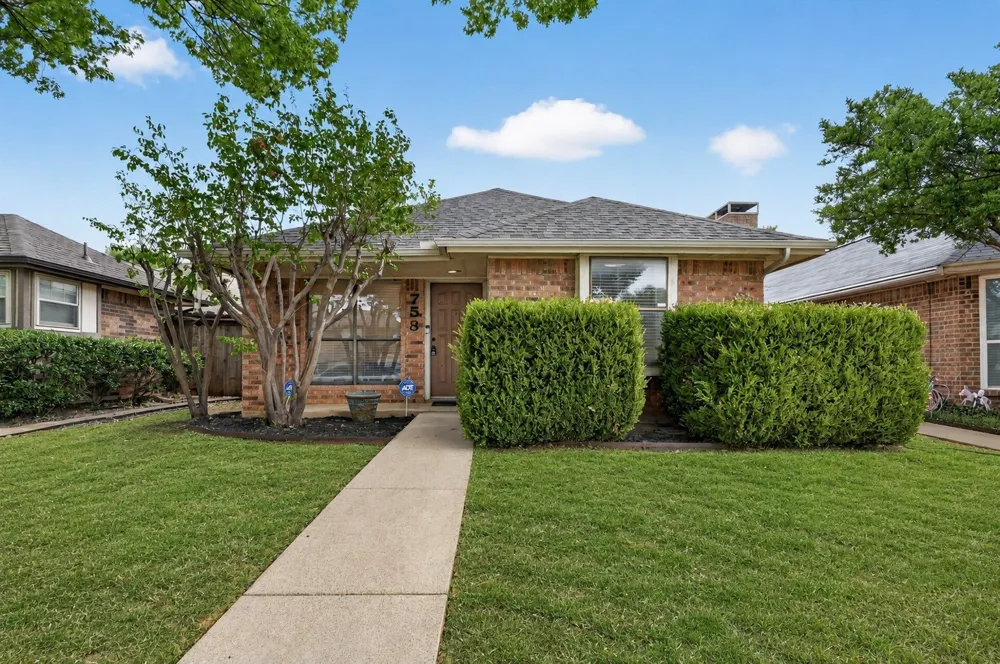 753 Red Oak Drive Lewisville, TX 75067