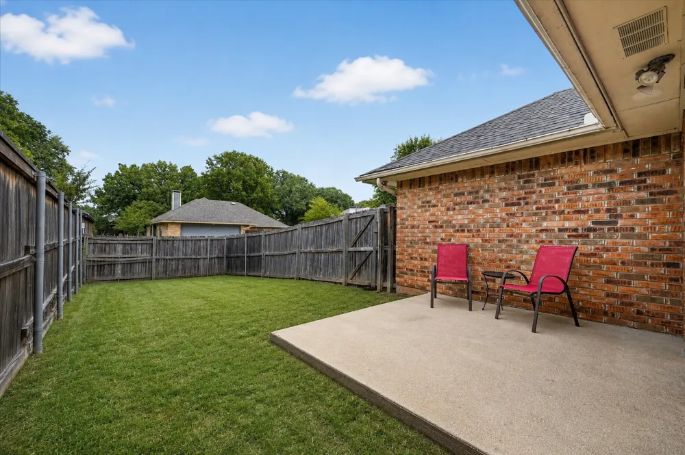 753 Red Oak Drive Lewisville, TX 75067