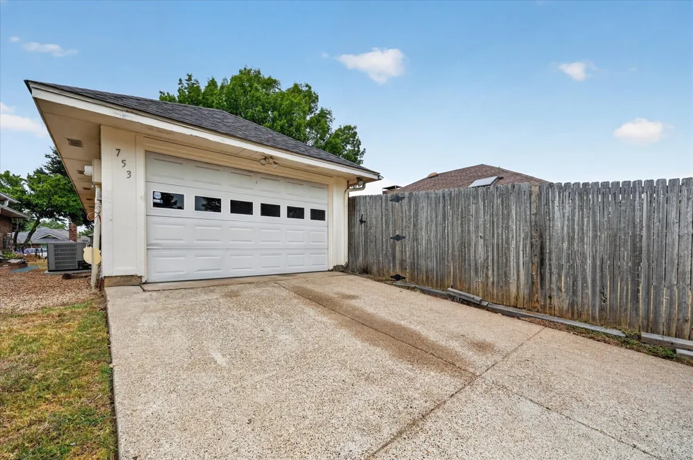 753 Red Oak Drive Lewisville, TX 75067