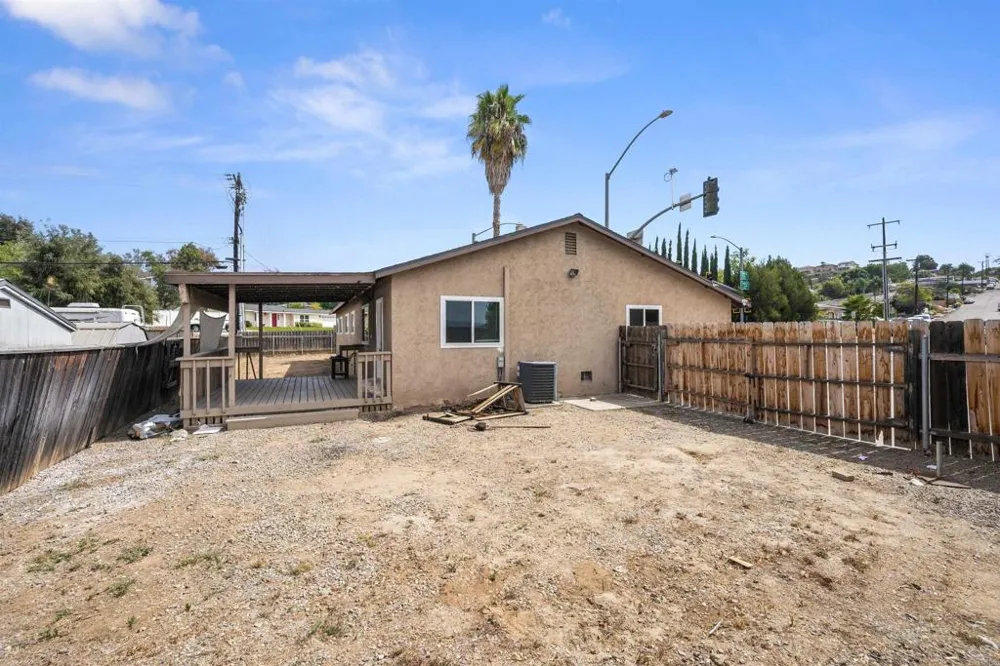 8809 Los Coches Rd Lakeside, CA 92040