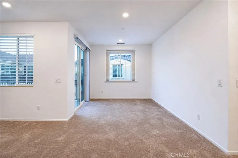5585 Kate Way #6 Fontana, CA 92336