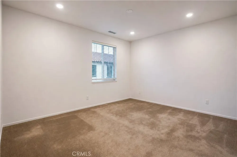 5585 Kate Way #6 Fontana, CA 92336