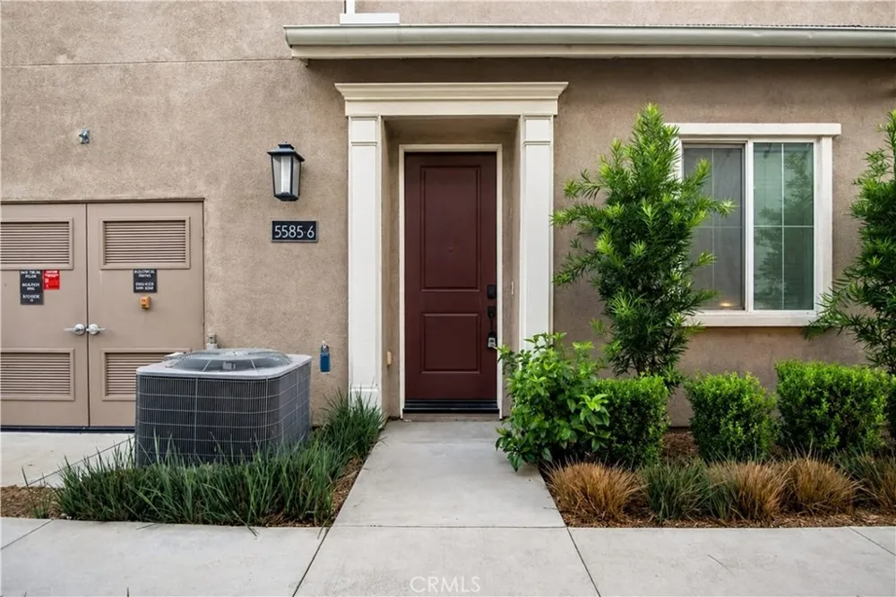 5585 Kate Way #6 Fontana, CA 92336