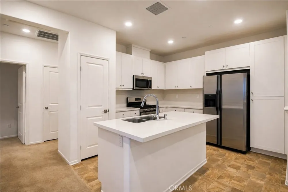 5585 Kate Way #6 Fontana, CA 92336