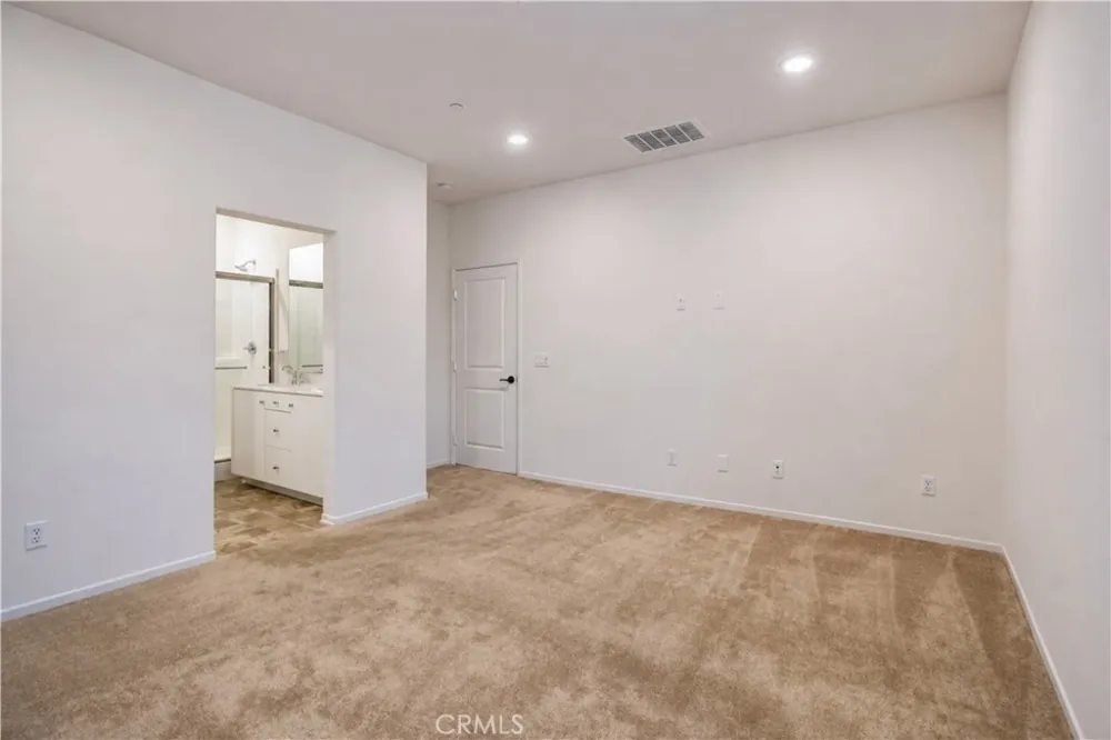 5585 Kate Way #6 Fontana, CA 92336