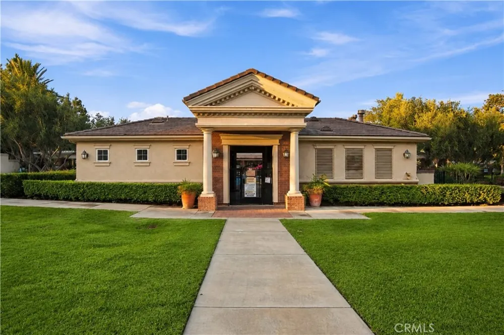 5585 Kate Way #6 Fontana, CA 92336