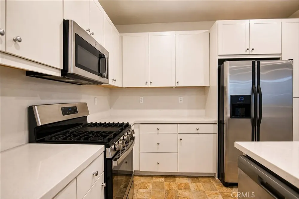 5585 Kate Way #6 Fontana, CA 92336