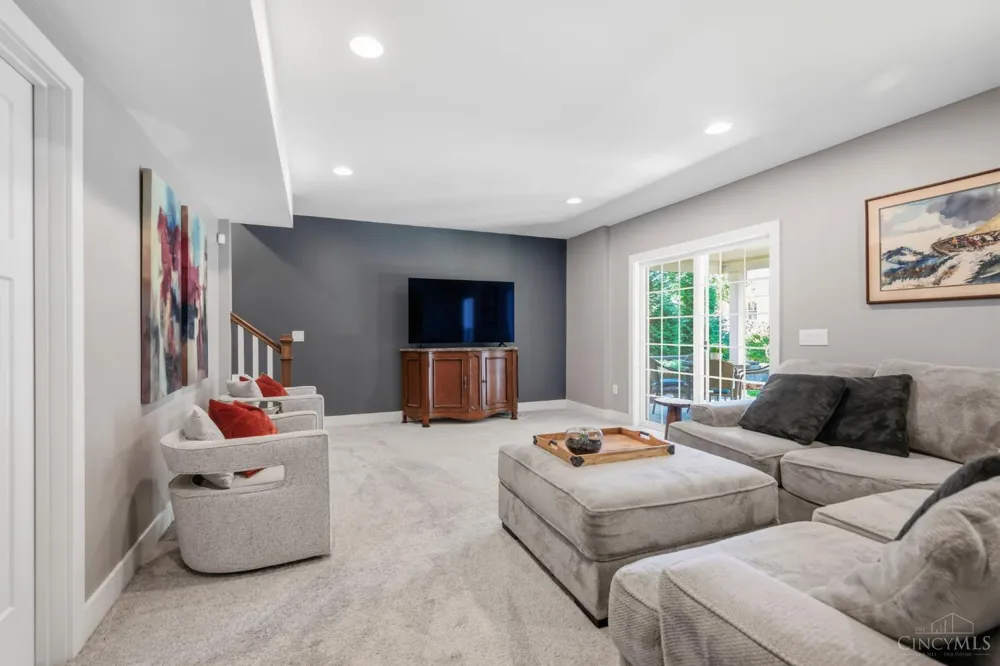 7549 Cooper Road Montgomery, OH 45242