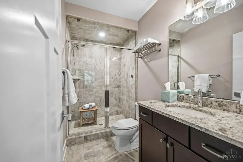 7549 Cooper Road Montgomery, OH 45242