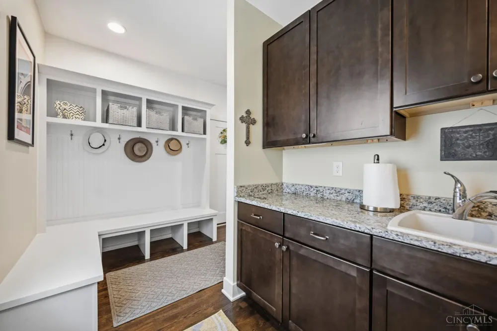 7549 Cooper Road Montgomery, OH 45242