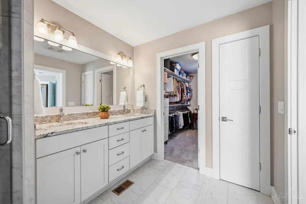 7549 Cooper Road Montgomery, OH 45242