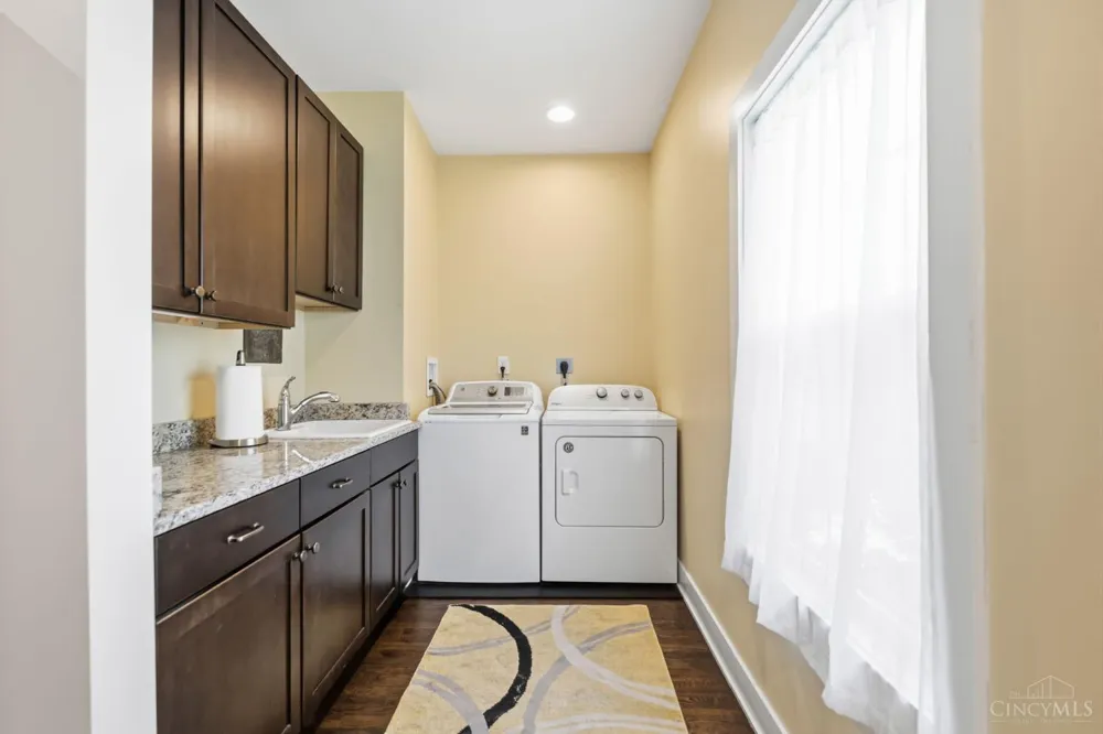 7549 Cooper Road Montgomery, OH 45242