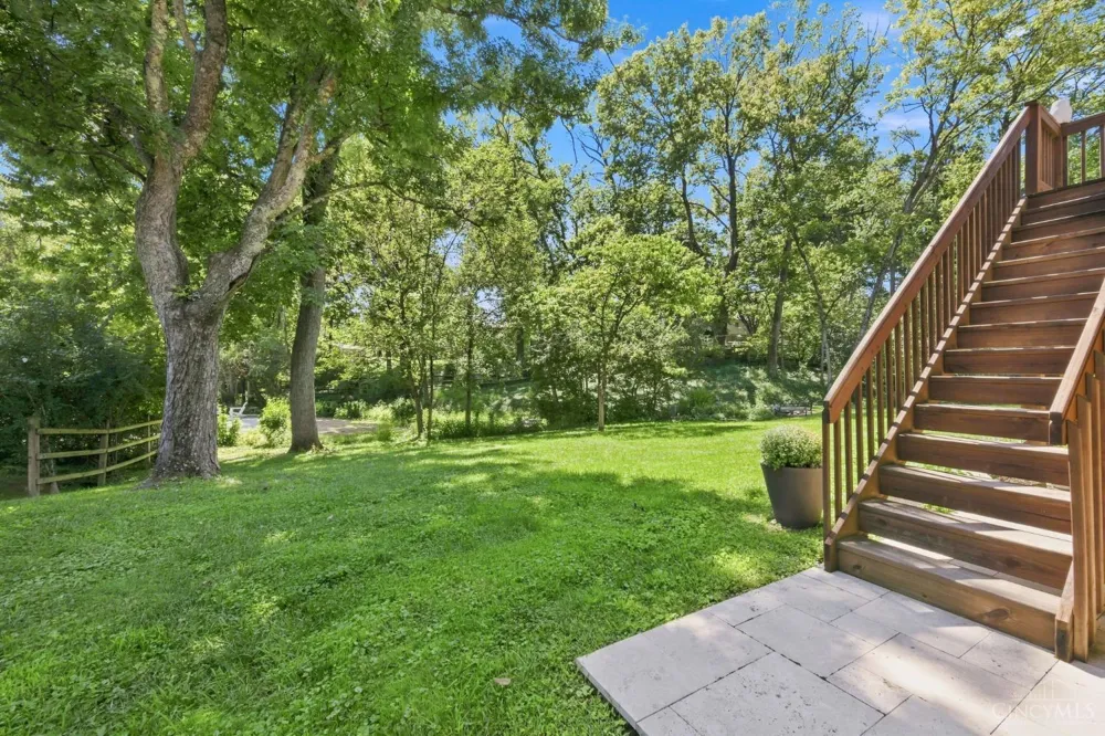 7549 Cooper Road Montgomery, OH 45242