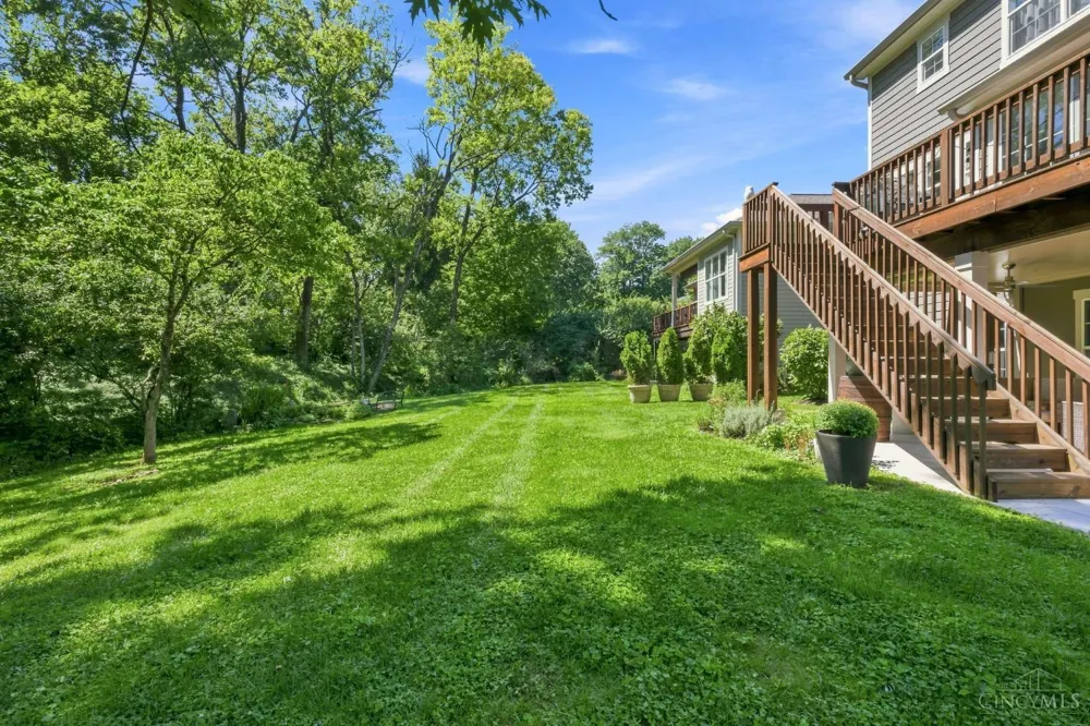 7549 Cooper Road Montgomery, OH 45242