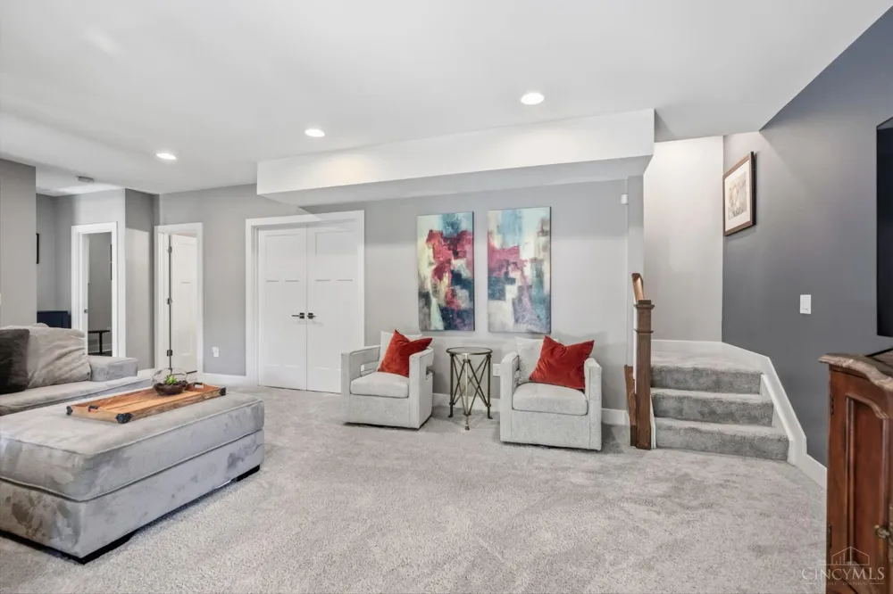 7549 Cooper Road Montgomery, OH 45242