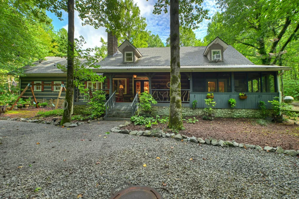 606 Johntown Rd Ellijay, GA 30536