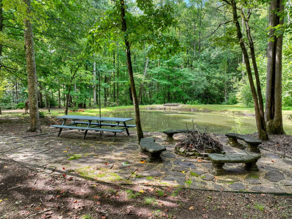 606 Johntown Rd Ellijay, GA 30536