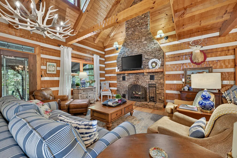 606 Johntown Rd Ellijay, GA 30536