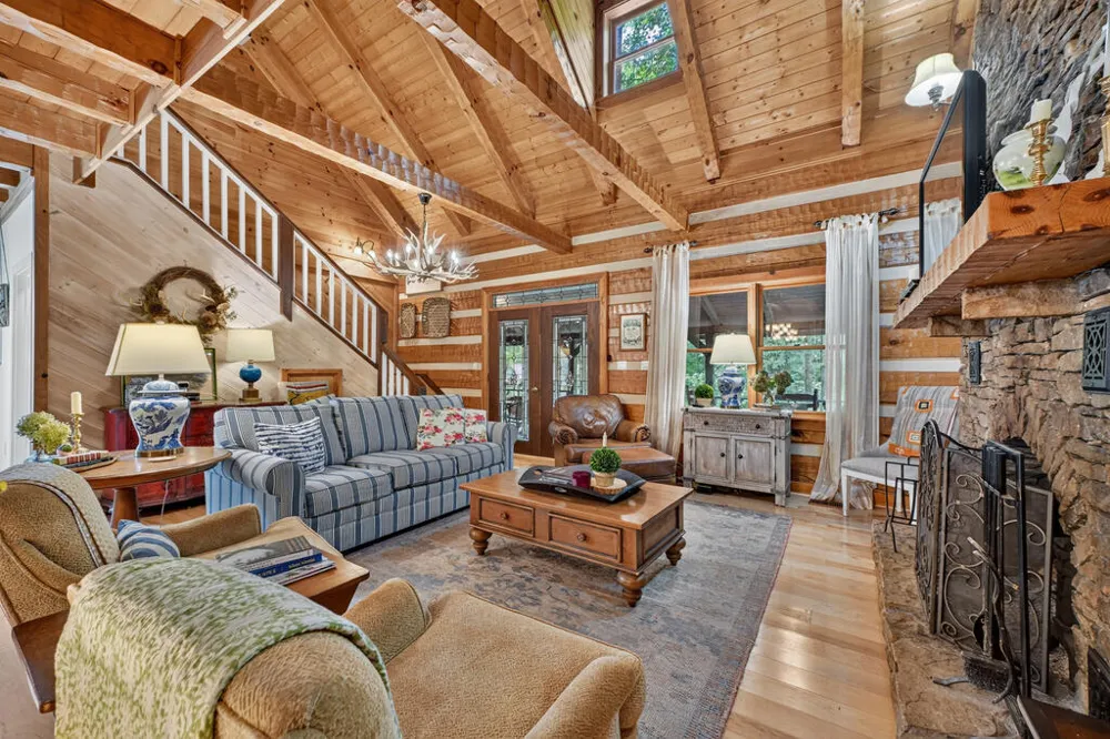 606 Johntown Rd Ellijay, GA 30536