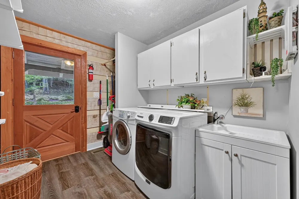 606 Johntown Rd Ellijay, GA 30536