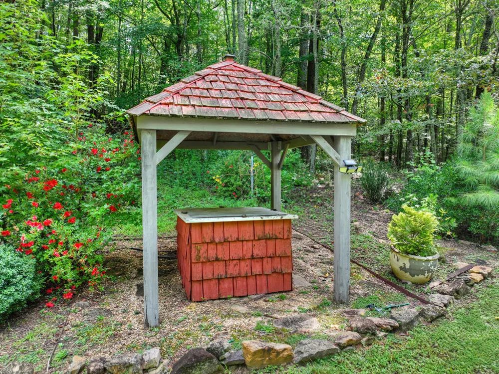 606 Johntown Rd Ellijay, GA 30536