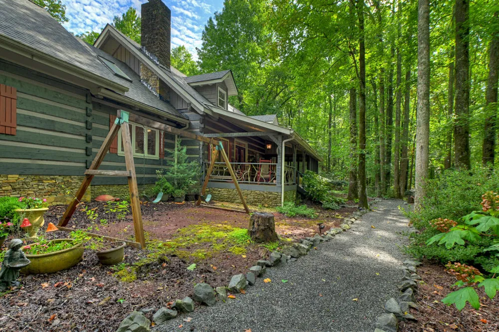 606 Johntown Rd Ellijay, GA 30536