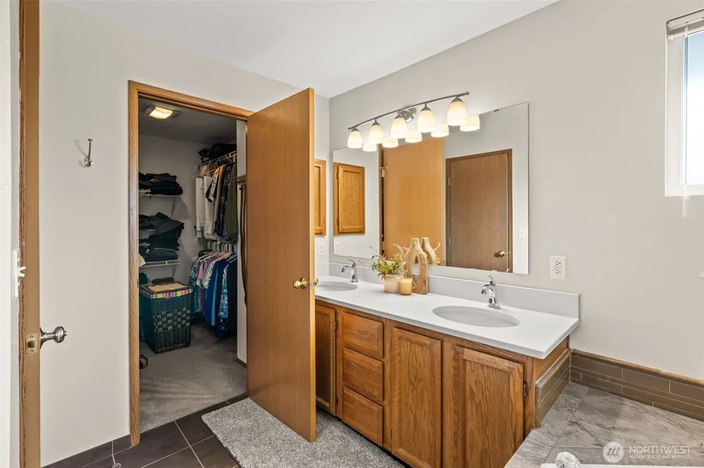 13730 Connor Loop NW Silverdale, WA 98383