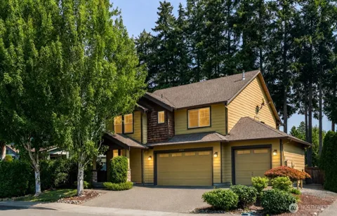 208 Ilwaco Place SE