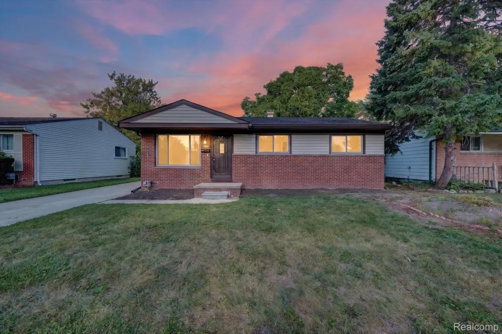 1608 Gloria Street Westland City, MI 48186