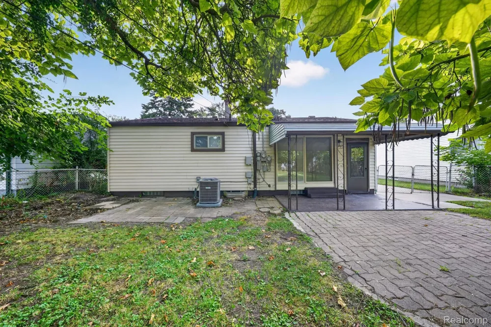 1608 Gloria Street Westland City, MI 48186