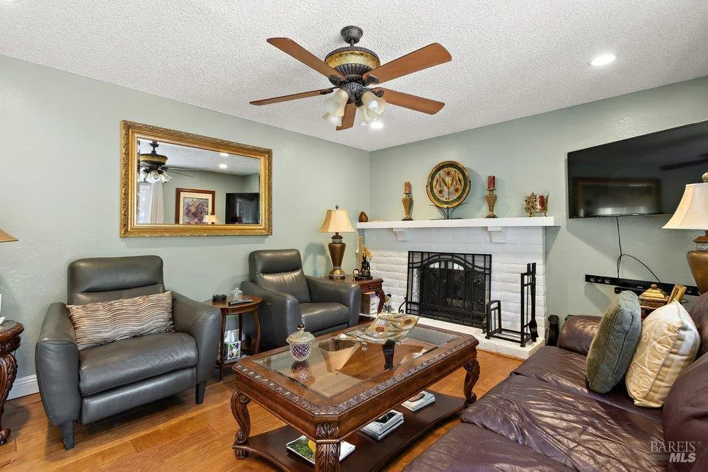 161 Clayton Court Vallejo, CA 94591