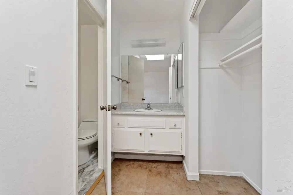 922 Cottonwood Court Petaluma, CA 94954