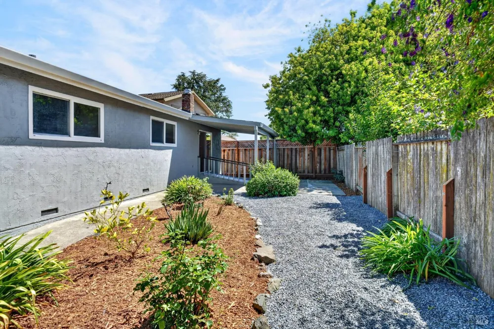 922 Cottonwood Court Petaluma, CA 94954