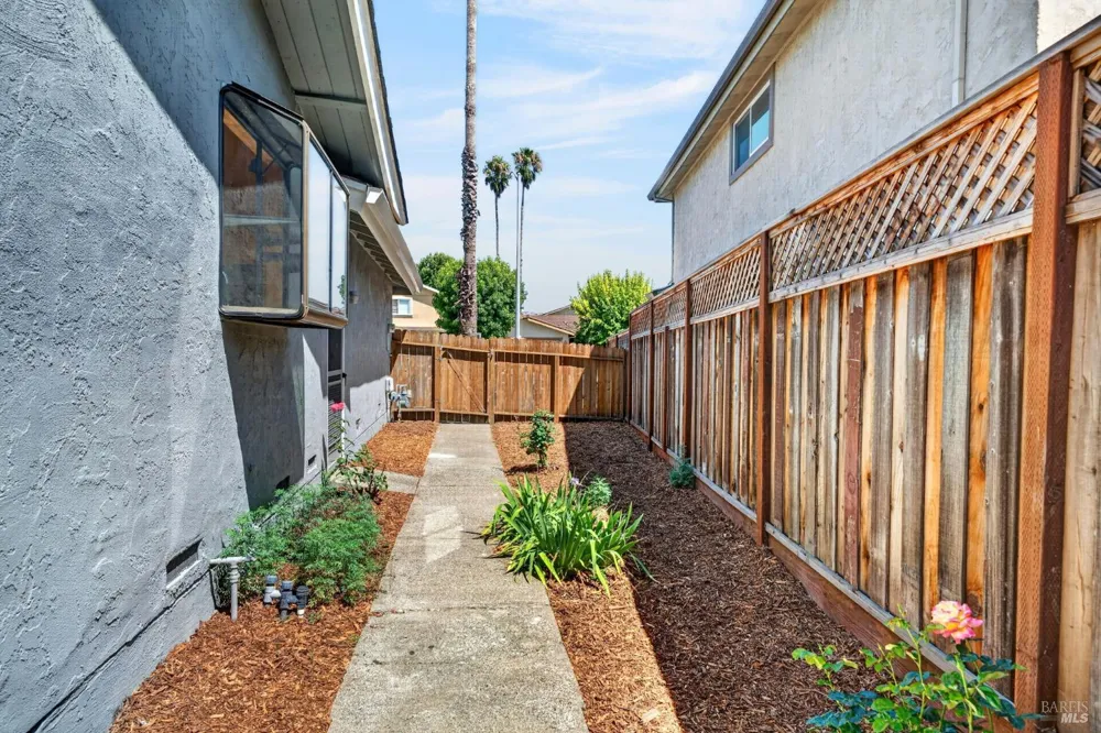 922 Cottonwood Court Petaluma, CA 94954