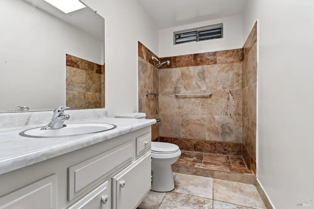 922 Cottonwood Court Petaluma, CA 94954