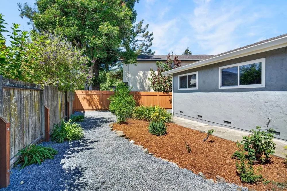 922 Cottonwood Court Petaluma, CA 94954