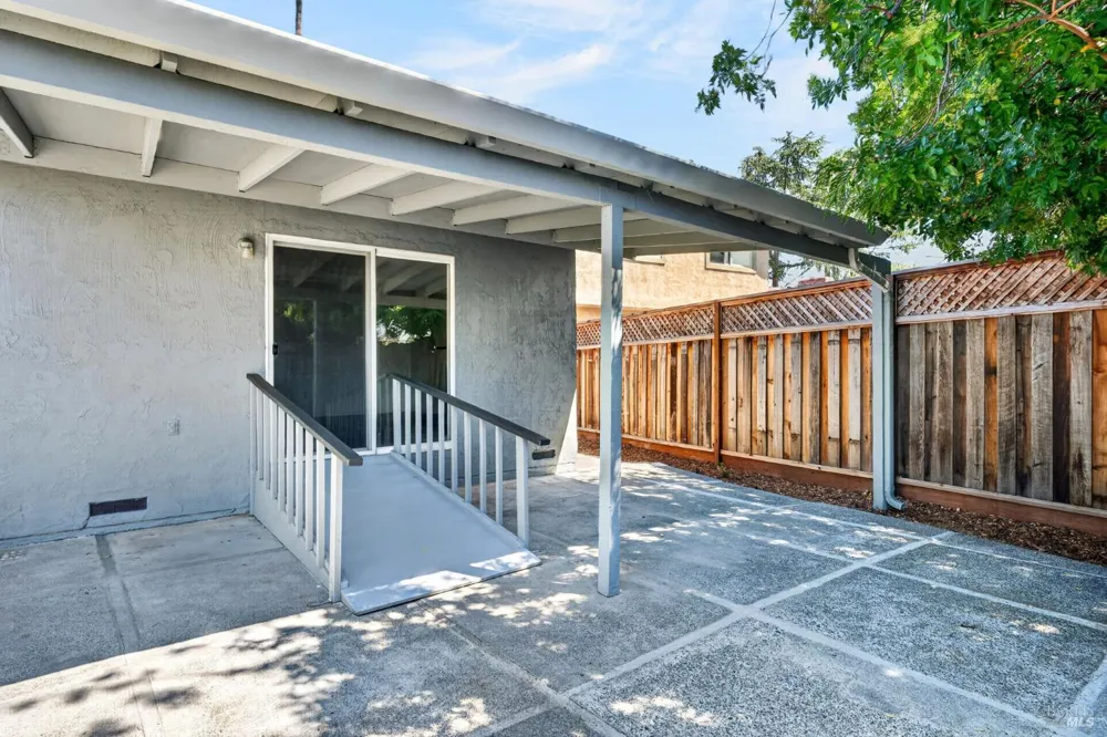 922 Cottonwood Court Petaluma, CA 94954