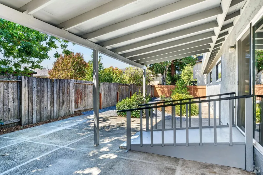 922 Cottonwood Court Petaluma, CA 94954