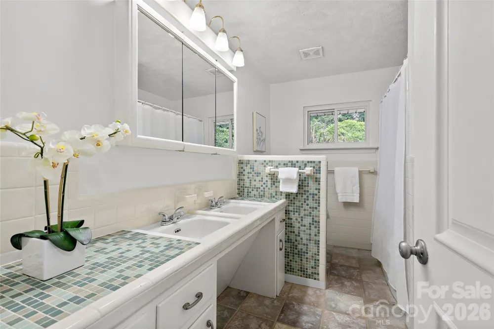 1222 Burtonwood Circle Charlotte, NC 28212