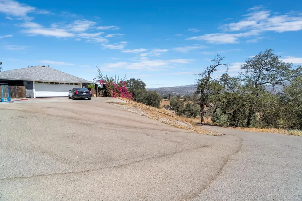 33686 NE Global Place Coarsegold, CA 93614