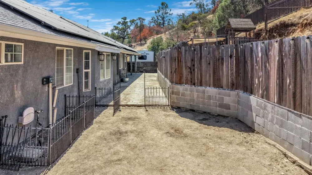 33686 NE Global Place Coarsegold, CA 93614
