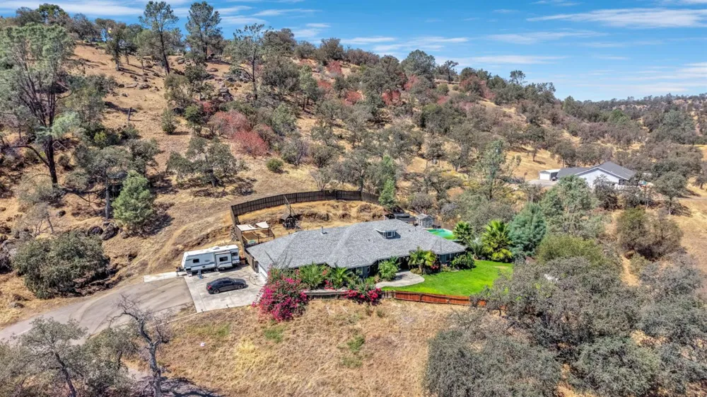 33686 NE Global Place Coarsegold, CA 93614