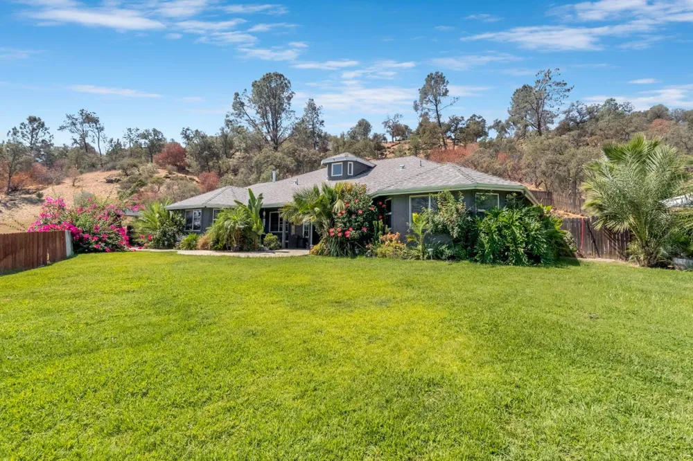 33686 NE Global Place Coarsegold, CA 93614