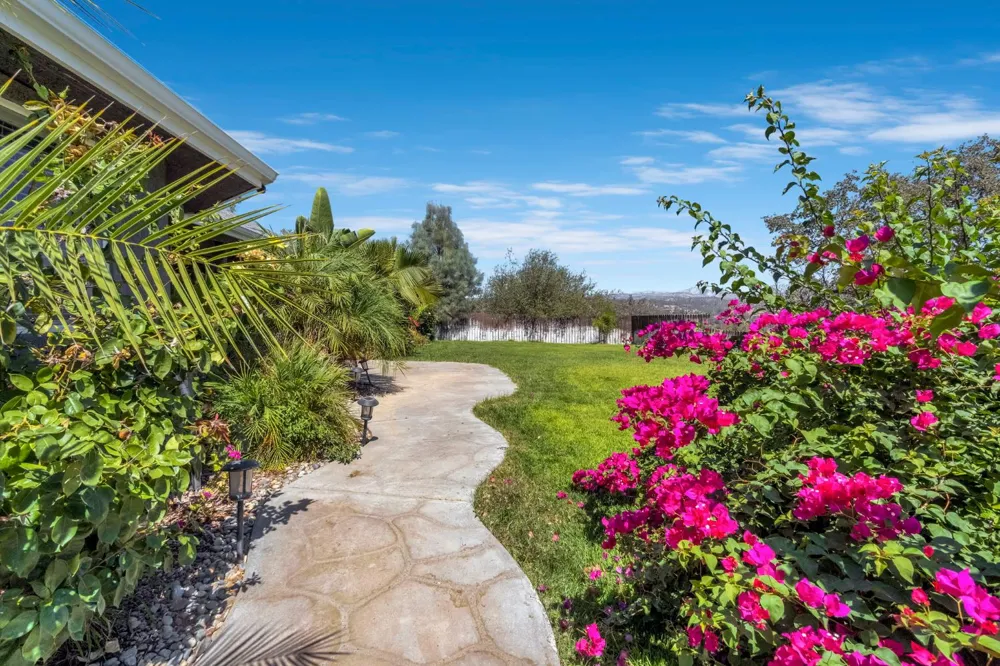 33686 NE Global Place Coarsegold, CA 93614