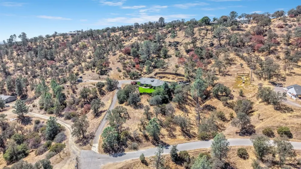 33686 NE Global Place Coarsegold, CA 93614